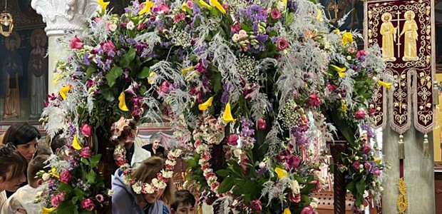 Κατανυκτικό κλίμα και συρροή πιστών στις εκκλησίες 
